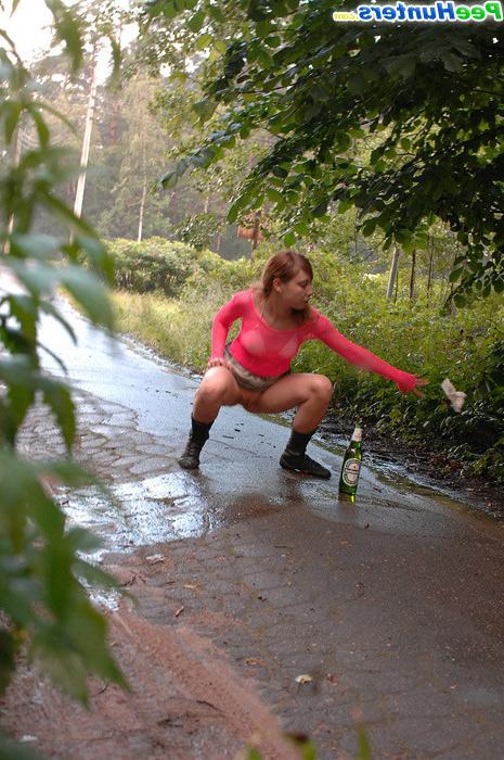 12P Drunk amateur teen pees in the middle of the road