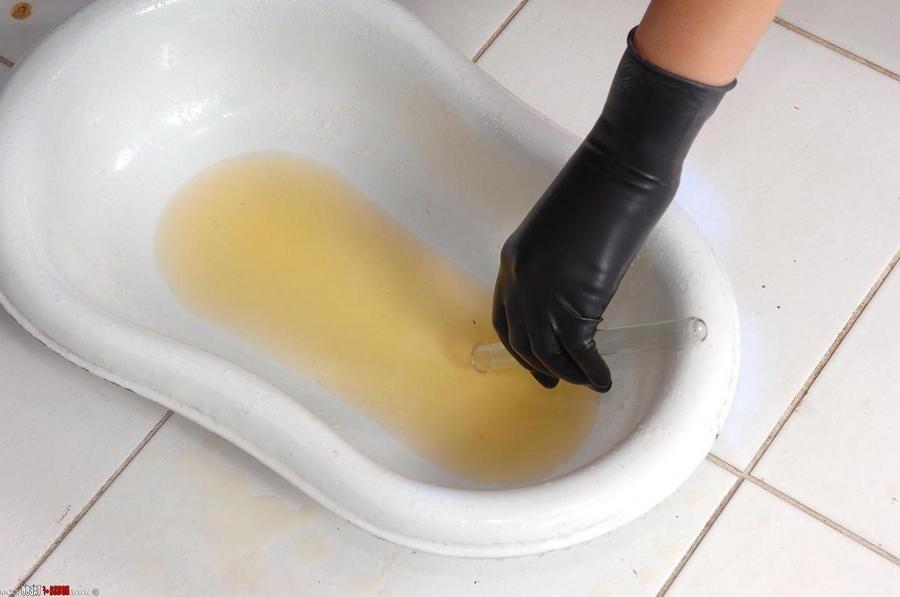 14P Teen Gives Urine Sample for pregnancy test