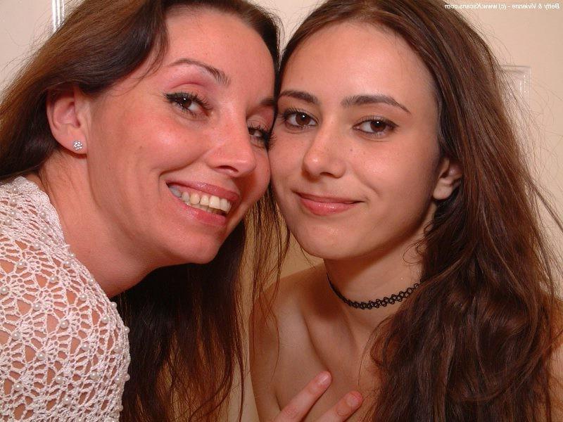 18P Hot milf babe peeing in cute teen babes mouth
