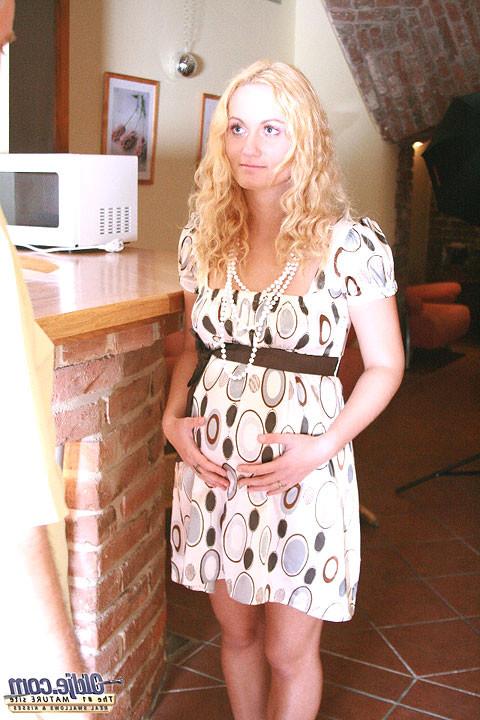 16P This pregnant babe seduced and fucked a bearded old man. .. Most Dutch girls are