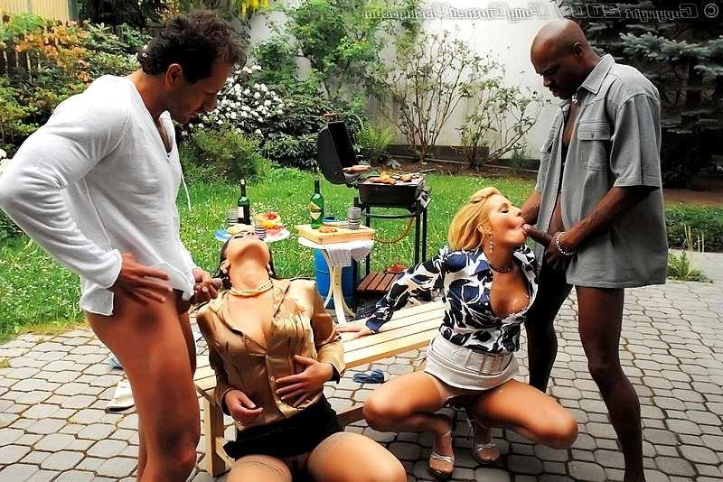 20P Black pimp takes a long pee on his tanned sluts