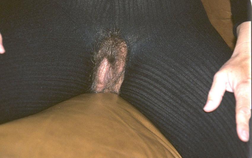 20P Awesome body granny on leather sofa
