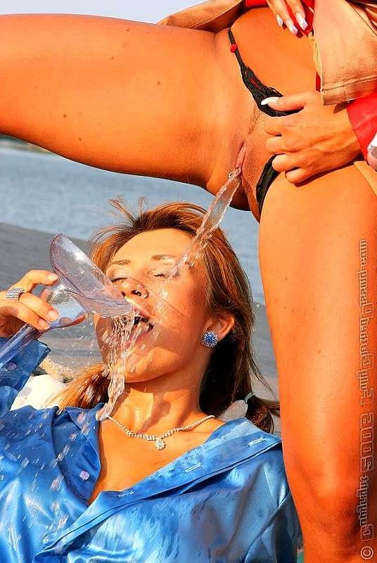 20P Sluts drink piss right out of eachothers cunts