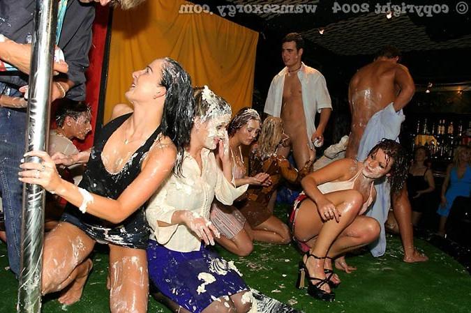16P Drunk people playing with food while fucking