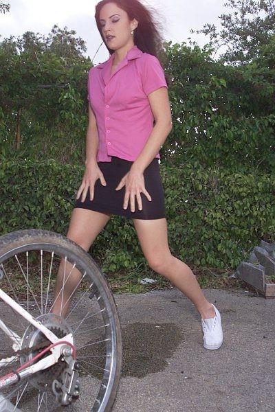 16P Sneaky outdoor pee shots