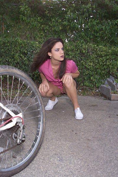 16P Sneaky outdoor pee shots