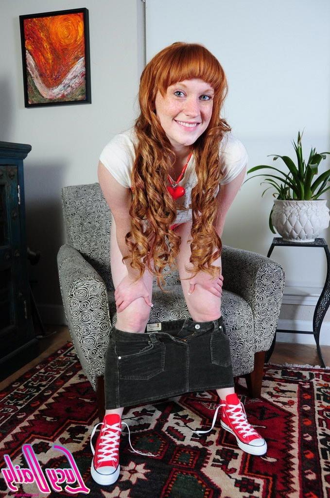 16P Pale redhead girl shows panties