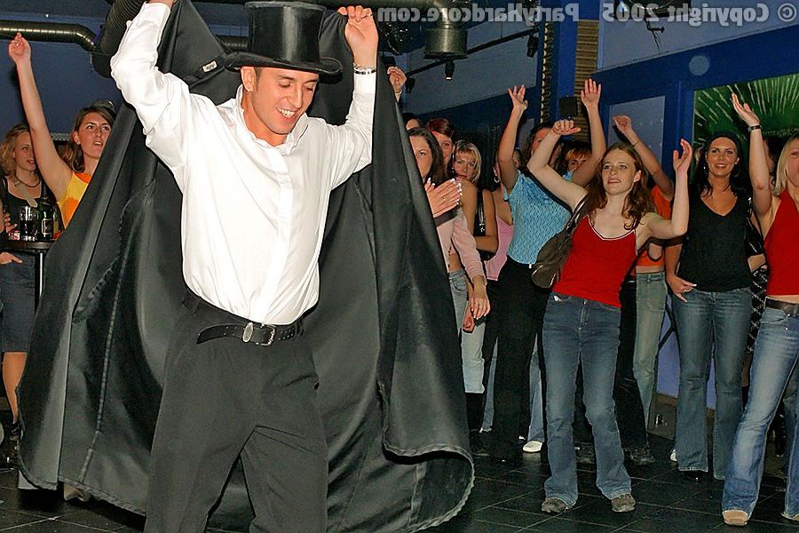 16P :: PARTY HARDCORE :: Horny male stripper seducing girls on the party