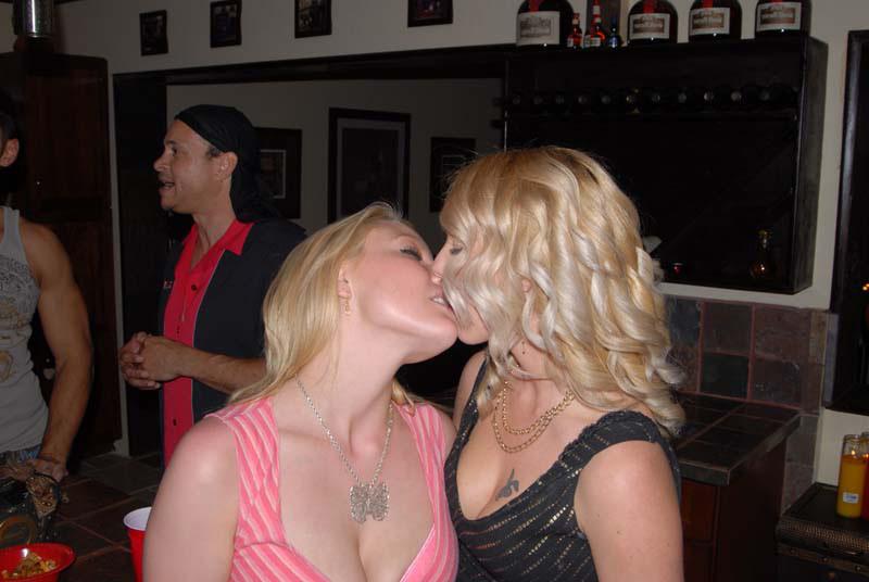 15P Drunk college babe fucking in hardcore party