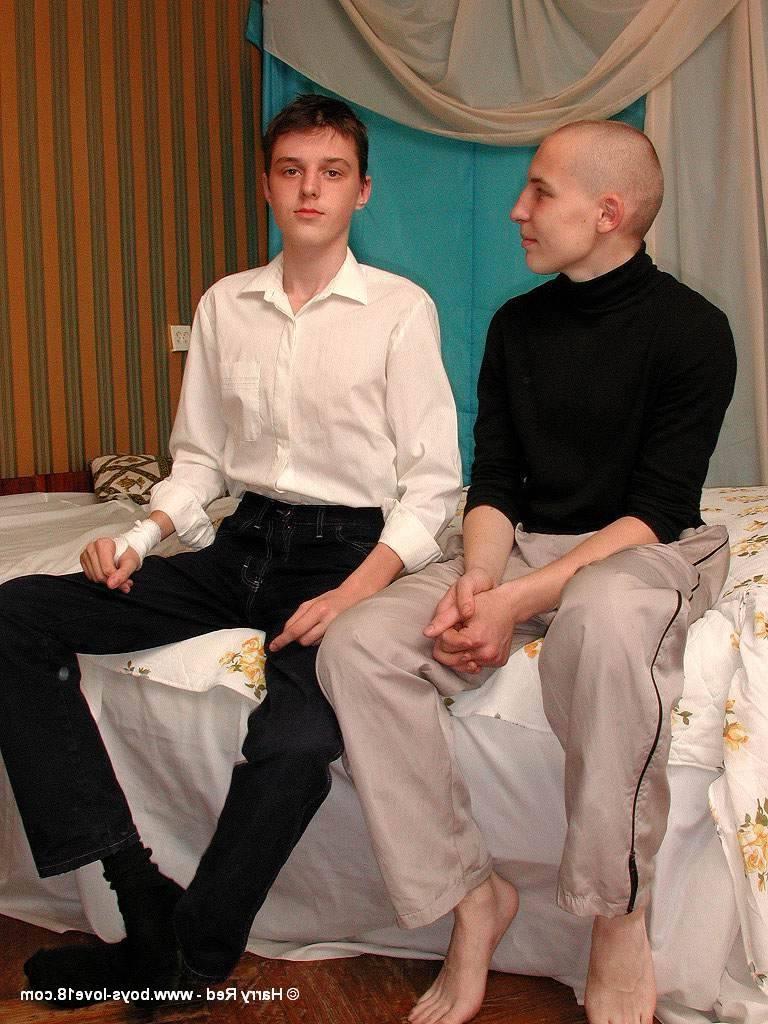 16P Holiday Fun With Horny Twinks