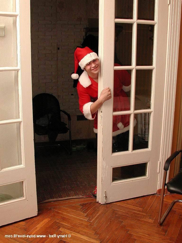 16P Holiday Fun With Horny Twinks