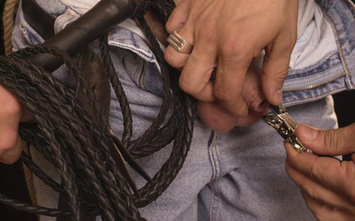 20P Smooth muscle threesome bondage and nipping and torturing scene