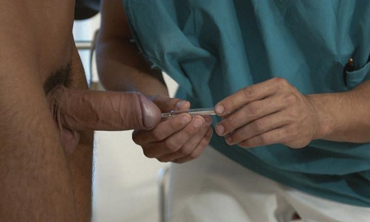20P Doctor examinig muscle patient and shooting on him