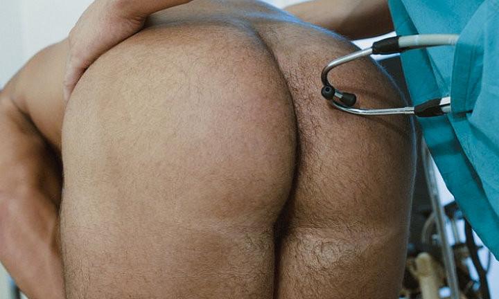 20P Doctor examinig muscle patient and shooting on him
