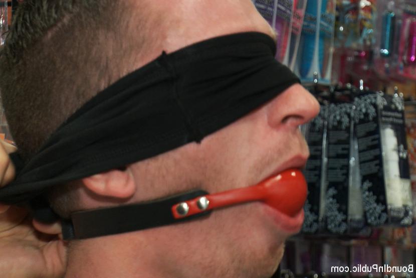 15P Ein Hengst möchte eine Hure in einem Sexshop sein.