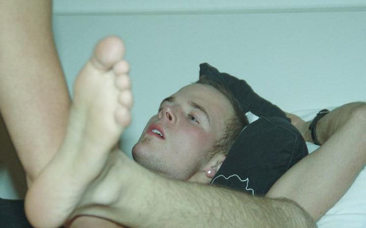 20P Two smooth college dudes enjoy screwing and cumming in a bedroom