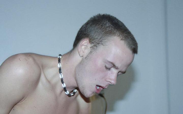 20P Two smooth college dudes enjoy screwing and cumming in a bedroom