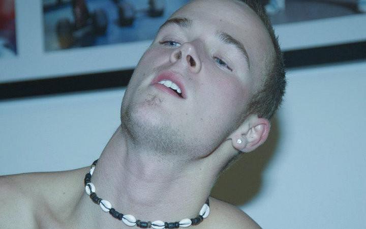 20P Two smooth college dudes enjoy screwing and cumming in a bedroom
