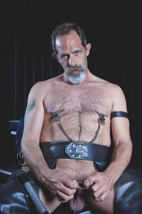 20P Two mature bears in leather sucking and spanking in a dungeon