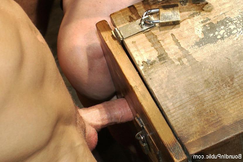 15P Muscular sub is treated like garbage at a dungeon party.