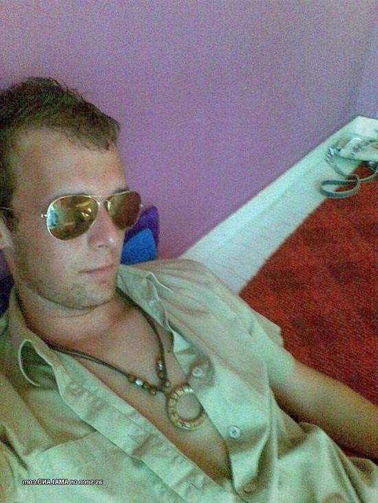 15P Sexy hunk self-shooting in the bedroom