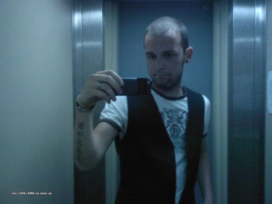 15P Sexy hunk self-shooting in the bedroom