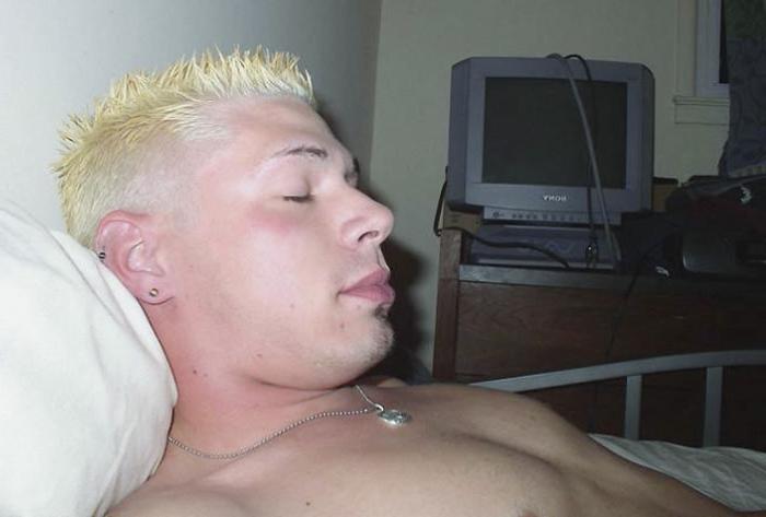 20P Fair haired college twink self toying and cumming in a bedroom