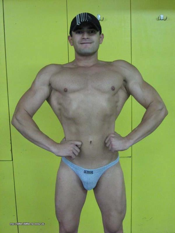 15P Hunky bodybuilder showing off his thick rock