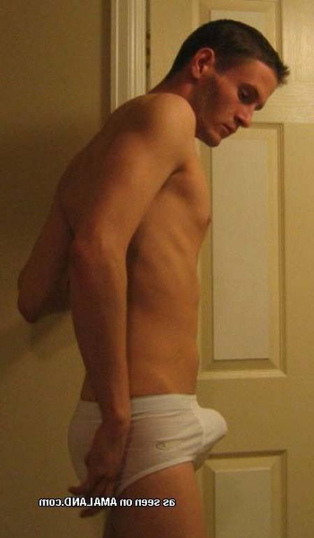16P British twink camwhoring naked in the bedroom