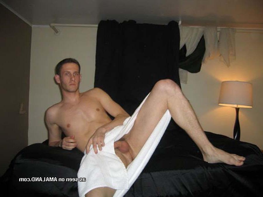 16P British twink camwhoring naked in the bedroom
