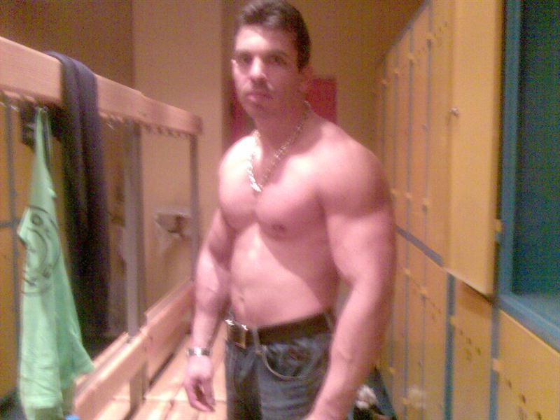 16P Mexican bodybuilder hunk's nude pics