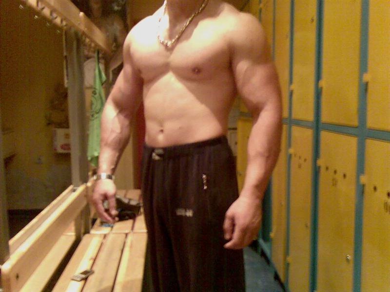 16P Mexican bodybuilder hunk's nude pics