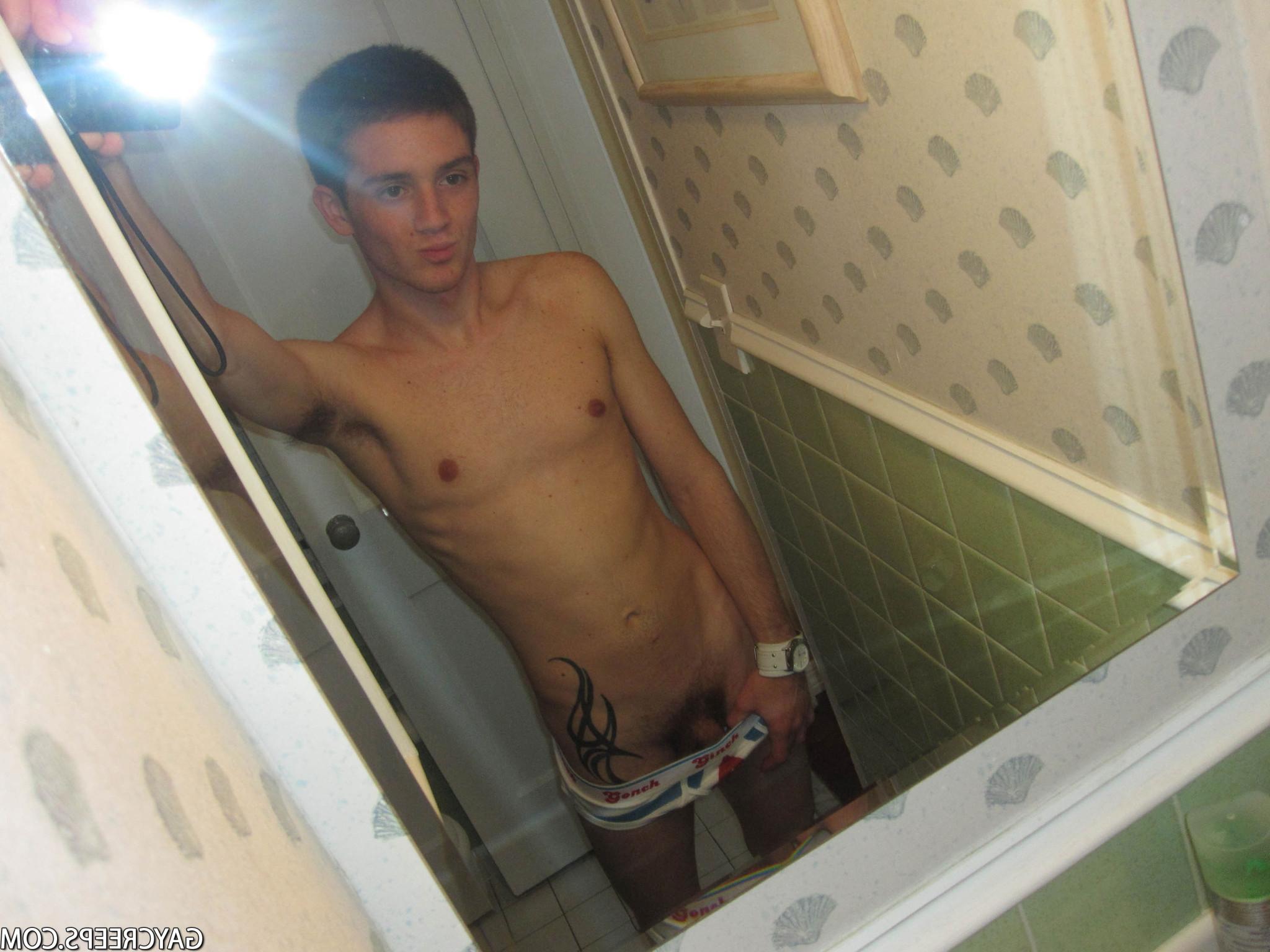 16P Body-buffing gay fucks a dude