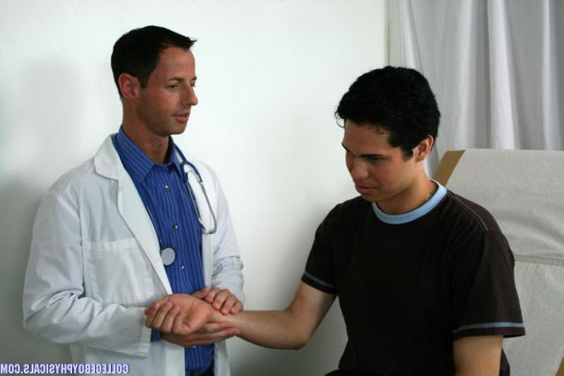 16P Gay doctor checking an innocent twink and giving him a blowjob