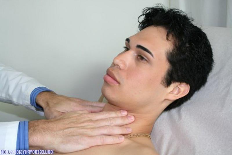 16P Gay doctor checking an innocent twink and giving him a blowjob