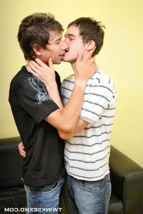 16P Minet chaud baise une ado gay excitée sur le canapé