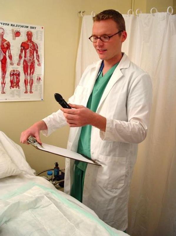 19P College guy gets naked and examined by the hot doctor