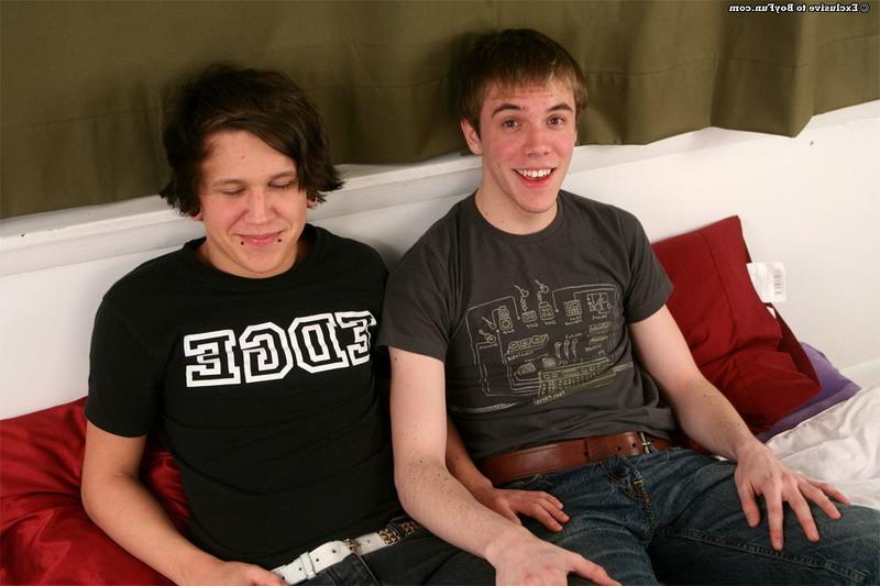 16P Twinks having gay fun in the bedroom