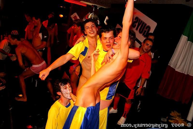 20P A twink tongue fucks and licks a gays butthole