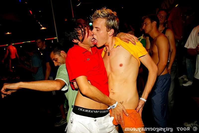 20P A twink tongue fucks and licks a gays butthole