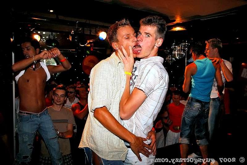 20P Passionate studs hardening eachothers meat orally