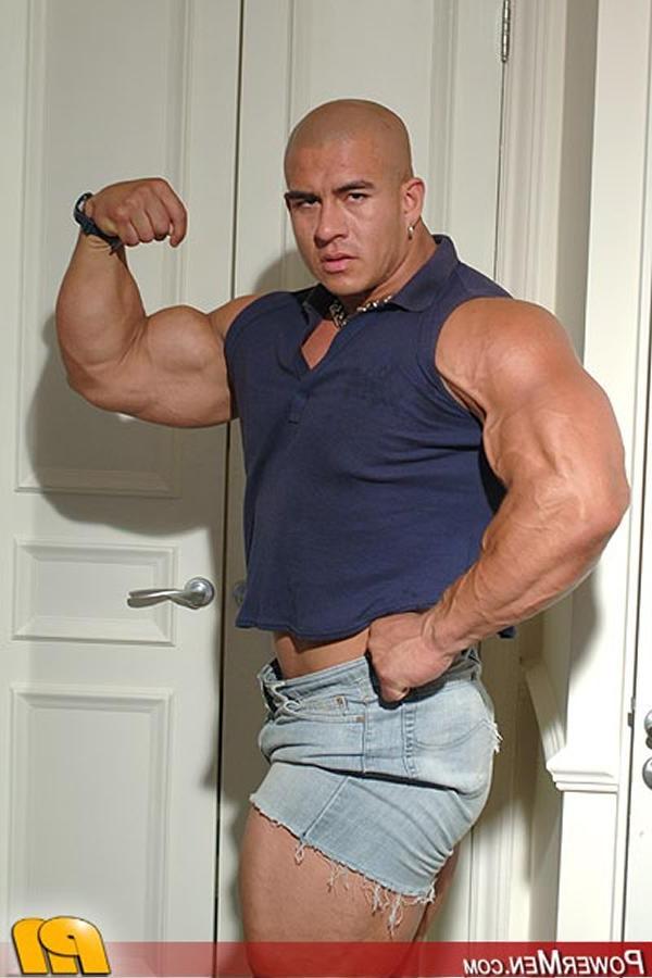 20P Nude sexy big bodybuilder