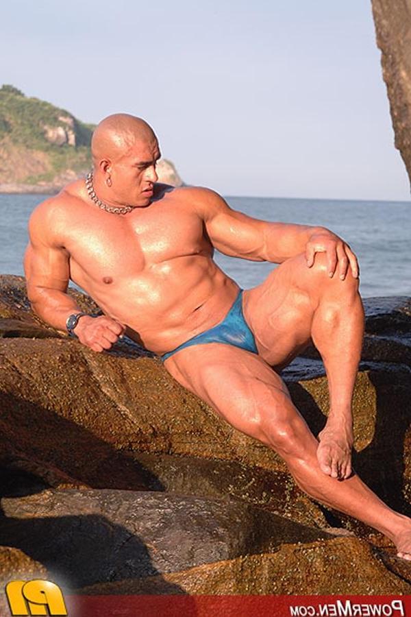20P Nude sexy big bodybuilder