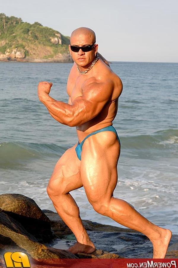 20P Nude sexy big bodybuilder