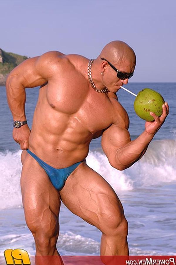20P Nude sexy big bodybuilder