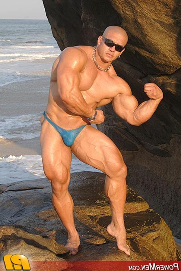 20P Nude sexy big bodybuilder