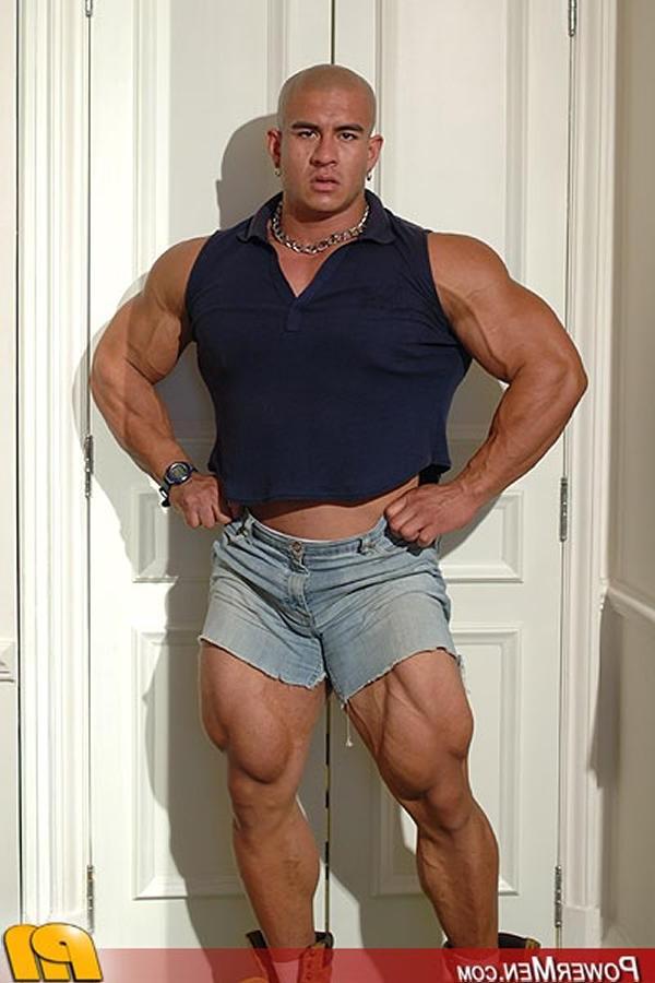 20P Nude sexy big bodybuilder