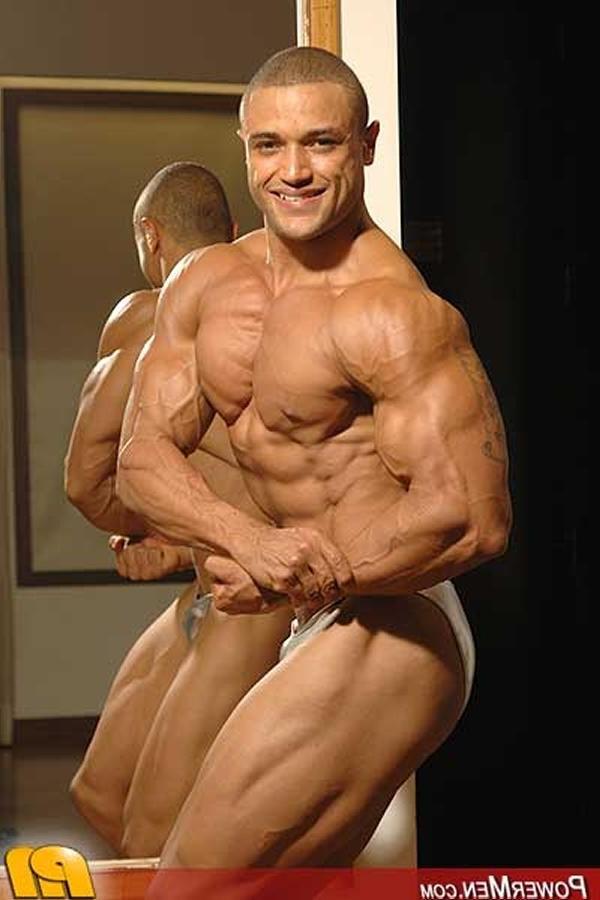 20P Naked beefy bodybuilder flexes