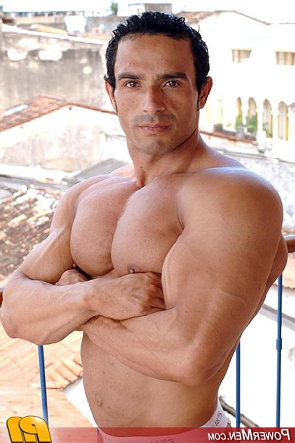 20P Beefy hung bodybuilder