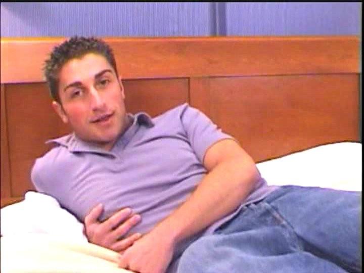 12P Twinky Daniel invite his friend for passionate cock licking 
